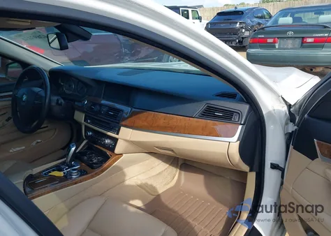 2012 BMW 528 Xi из США, поврежденный, VIN WBAXH5C56CDW11415